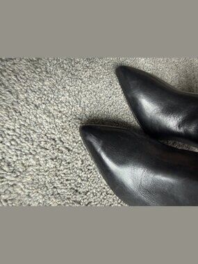 Schutz New Mikki Black Leather Pointed-Toe Ankle Booties size 8